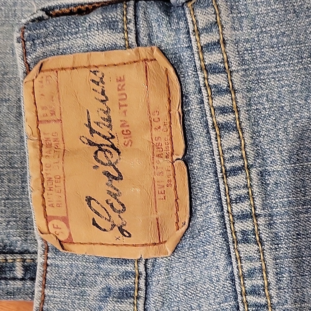 Levis